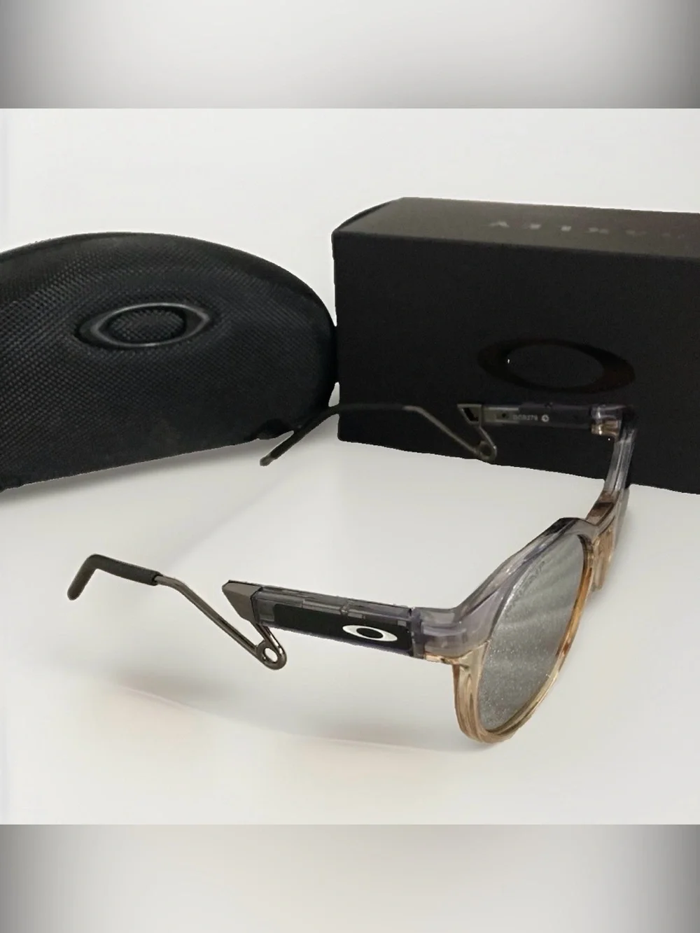 Oakley description brand